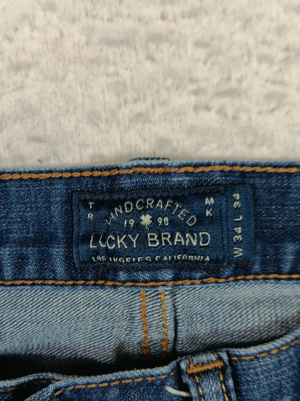 Lucky Brand Jeans Mens 34x34 Blue Denim 410 Athletic Fit Stretch Whiskers